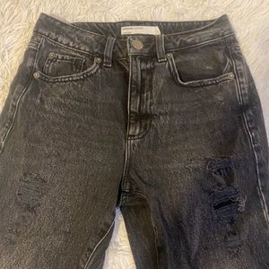 Black mom jeans! Size 0 (extra small) ,worn twice, good condition:)